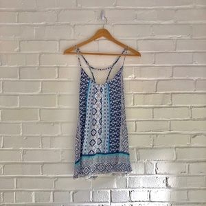 Loose oversized tank, crochet racer back detail💗